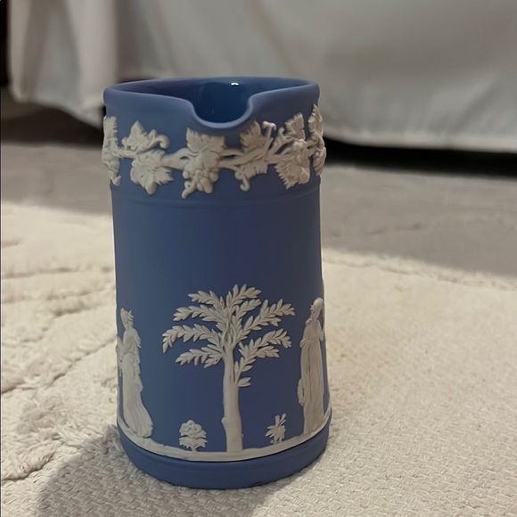 Wedgwood Blue and White Neoclassical Ceramic Mug - Picture 5 of 7
